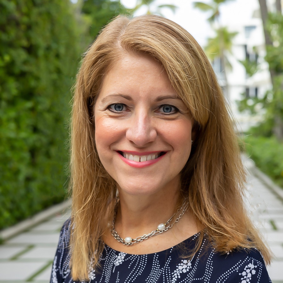 Laura Bishop headshot